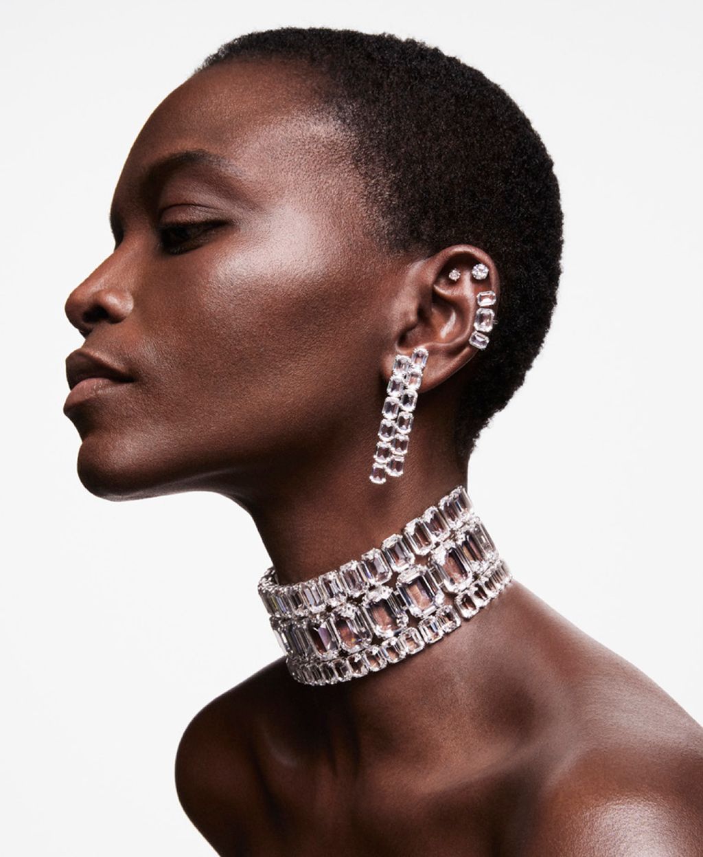 Fashion Week Paris Fall/Winter 2024 look 9 from the Swarovski collection womenswear accessories