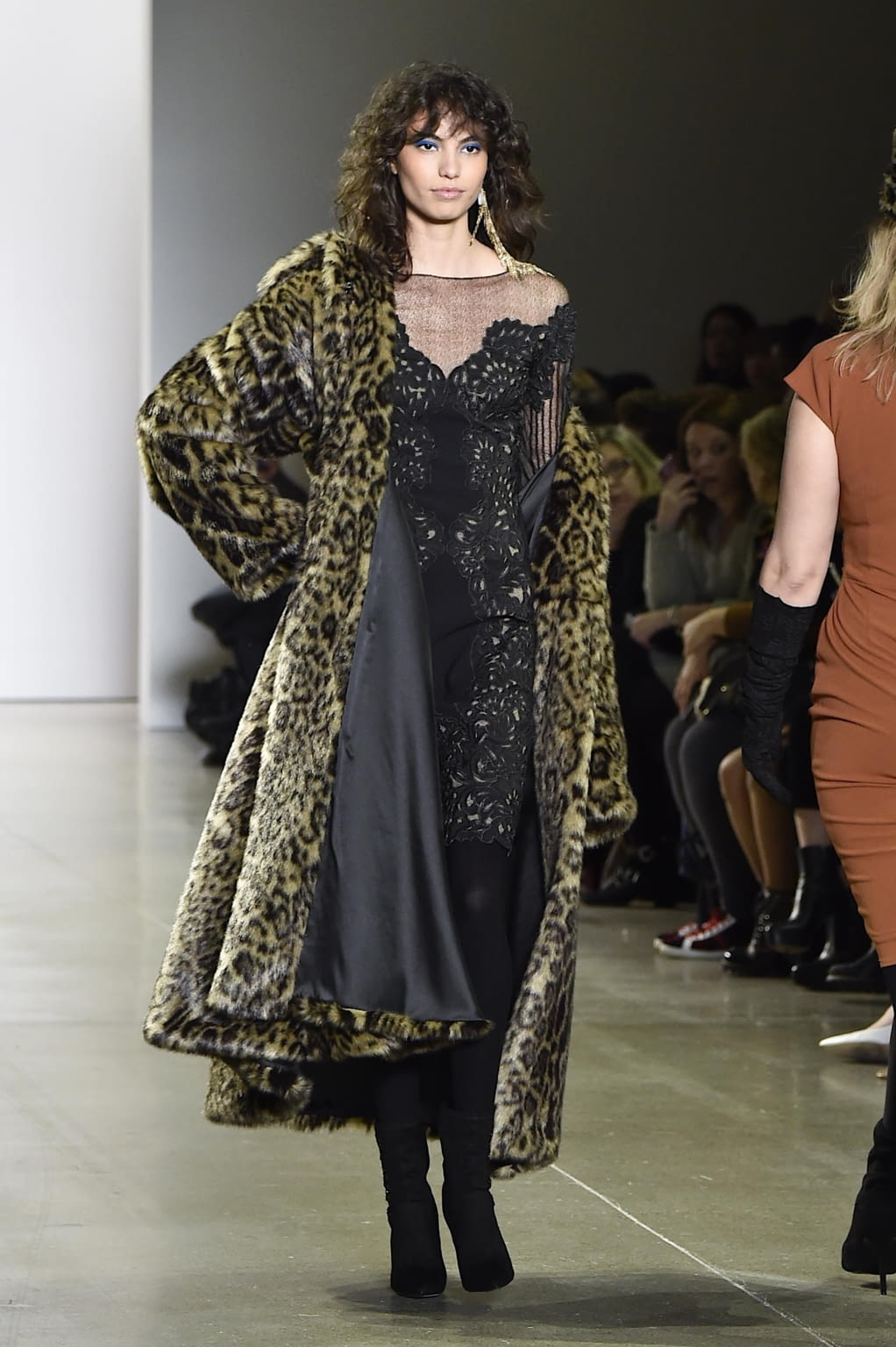 Fashion Week New York Fall/Winter 2020 look 15 from the Tadashi Shoji collection 女装