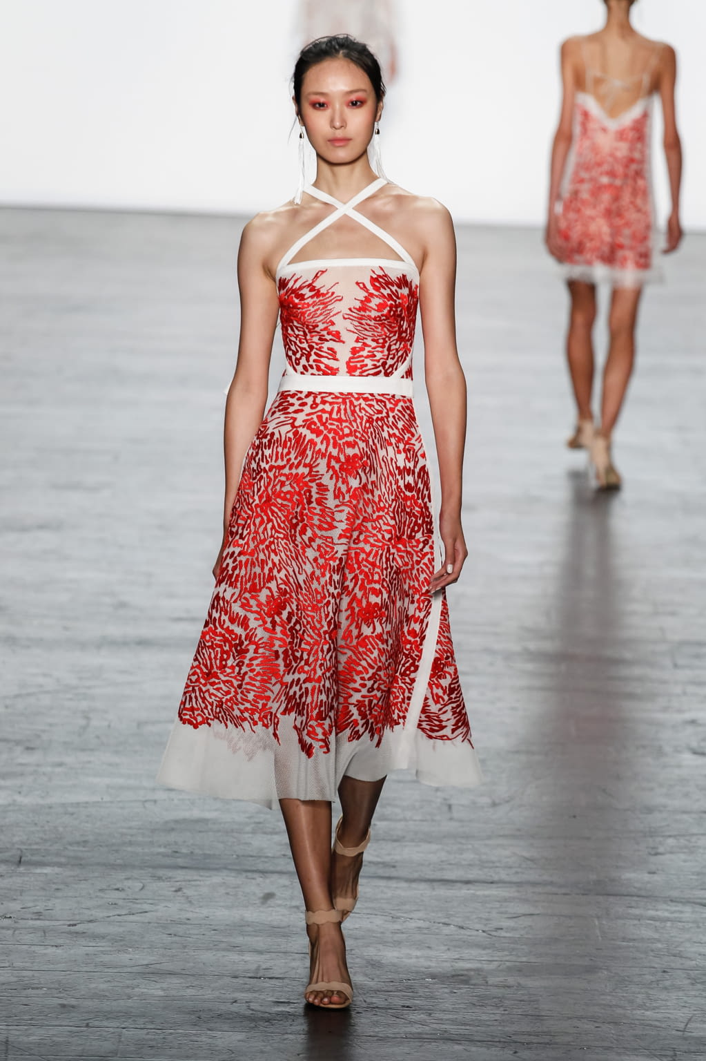 Fashion Week New York Spring/Summer 2017 look 18 from the Tadashi Shoji collection 女装