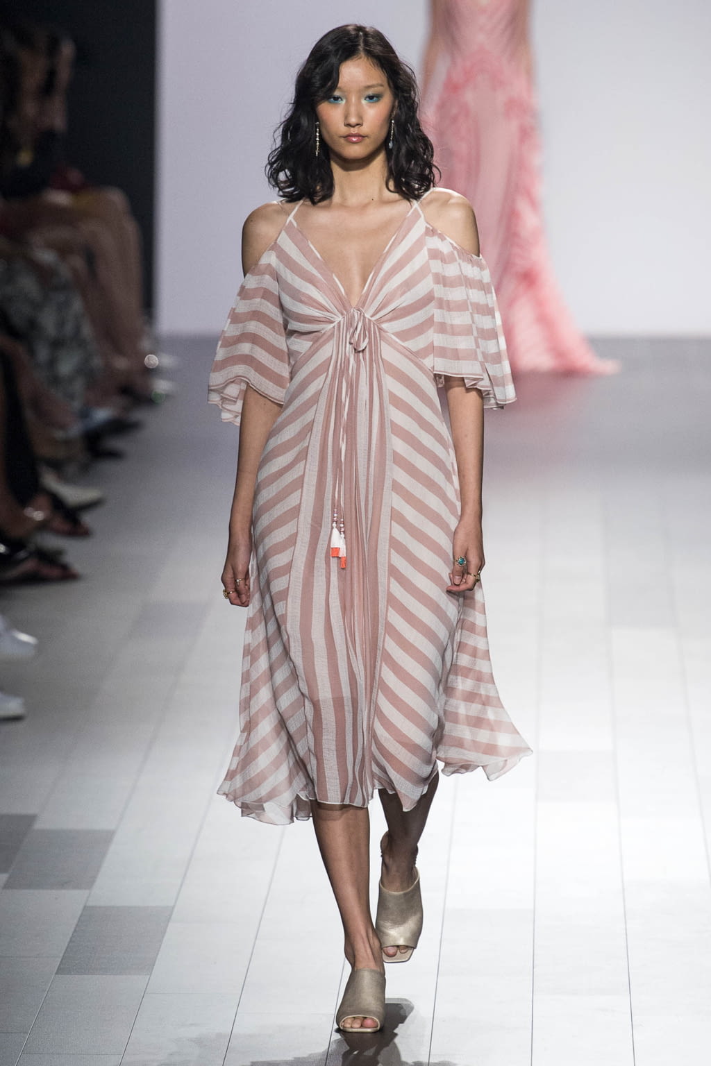 Fashion Week New York Spring/Summer 2018 look 5 de la collection Tadashi Shoji womenswear