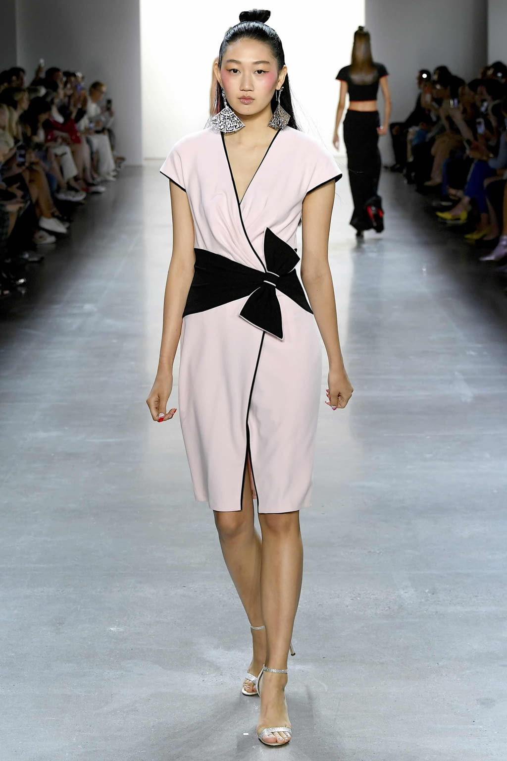 Fashion Week New York Spring/Summer 2020 look 2 de la collection Tadashi Shoji womenswear