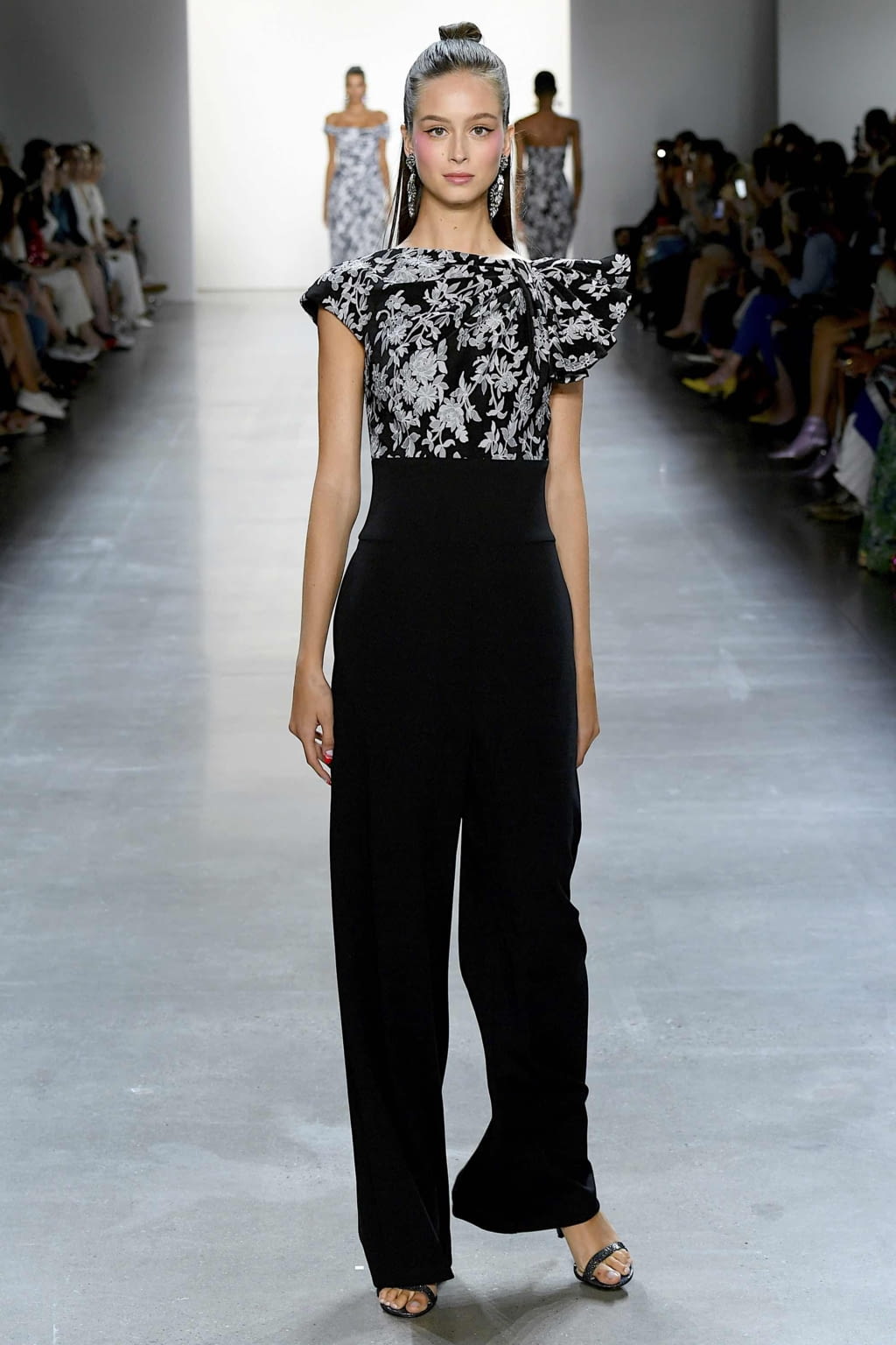 Fashion Week New York Spring/Summer 2020 look 24 de la collection Tadashi Shoji womenswear