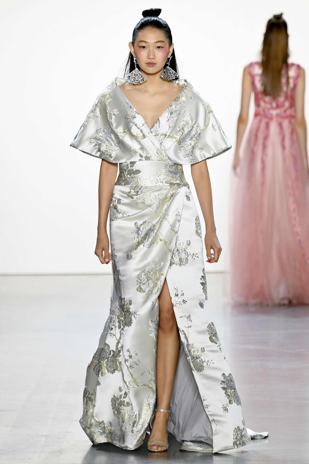 Fashion Week New York Spring/Summer 2020 look 40 from the Tadashi Shoji collection 女装