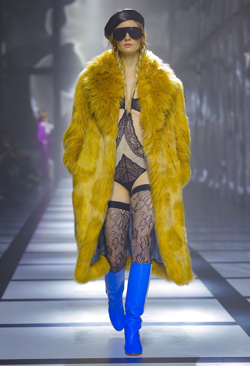 Fashion Week Milan Fall/Winter 2022 look 2 de la collection Gucci womenswear