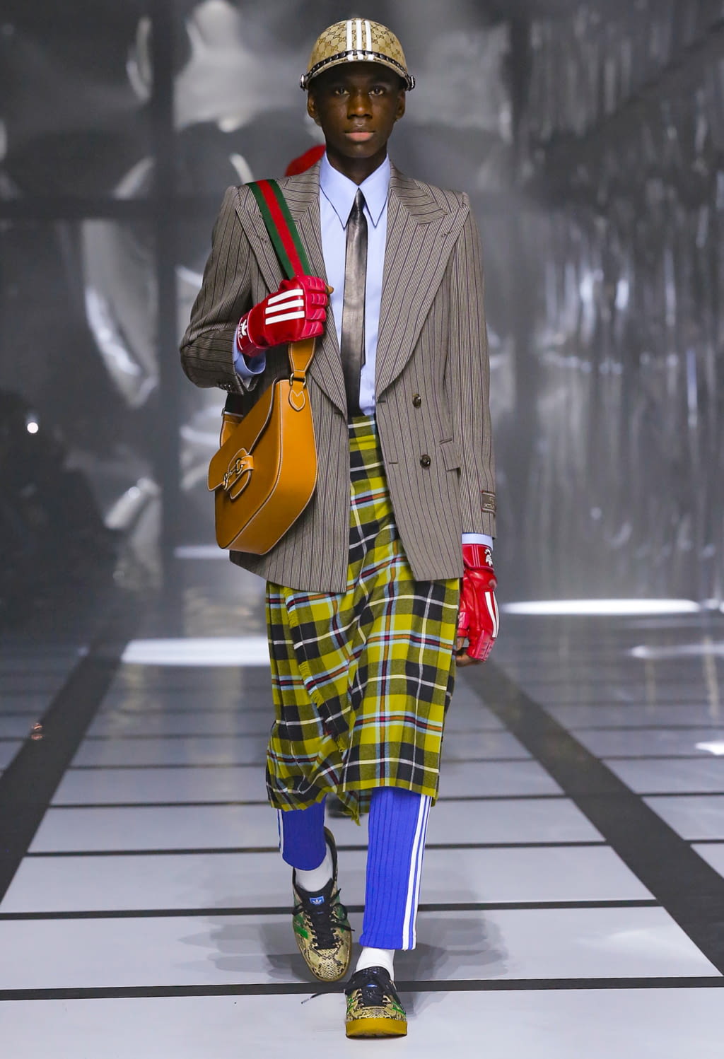 Fashion Week Milan Fall/Winter 2022 look 39 from the Gucci collection 女装
