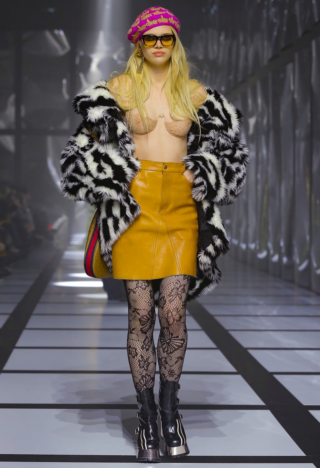 Fashion Week Milan Fall/Winter 2022 look 73 from the Gucci collection womenswear