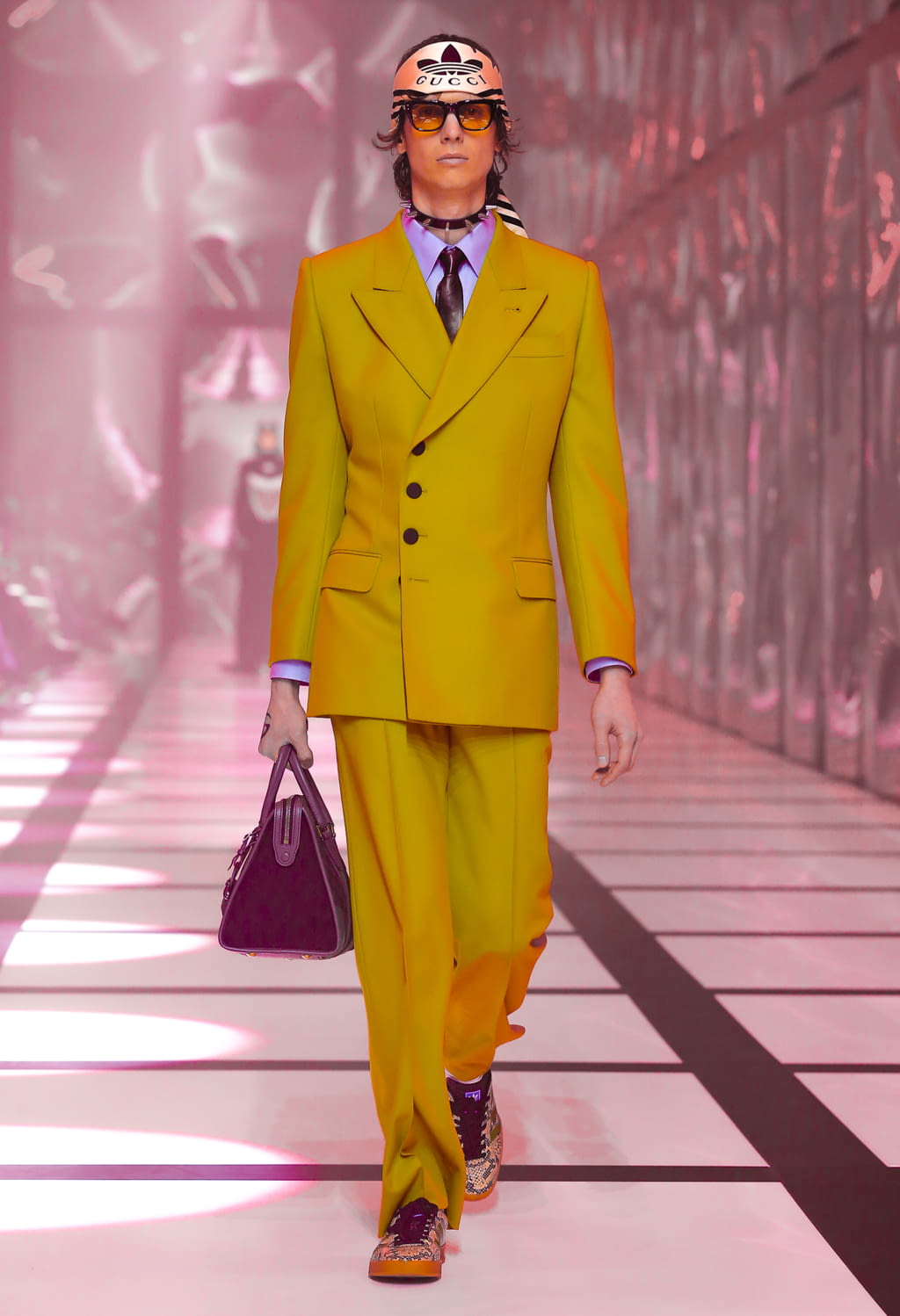 Fashion Week Milan Fall/Winter 2022 look 83 from the Gucci collection womenswear