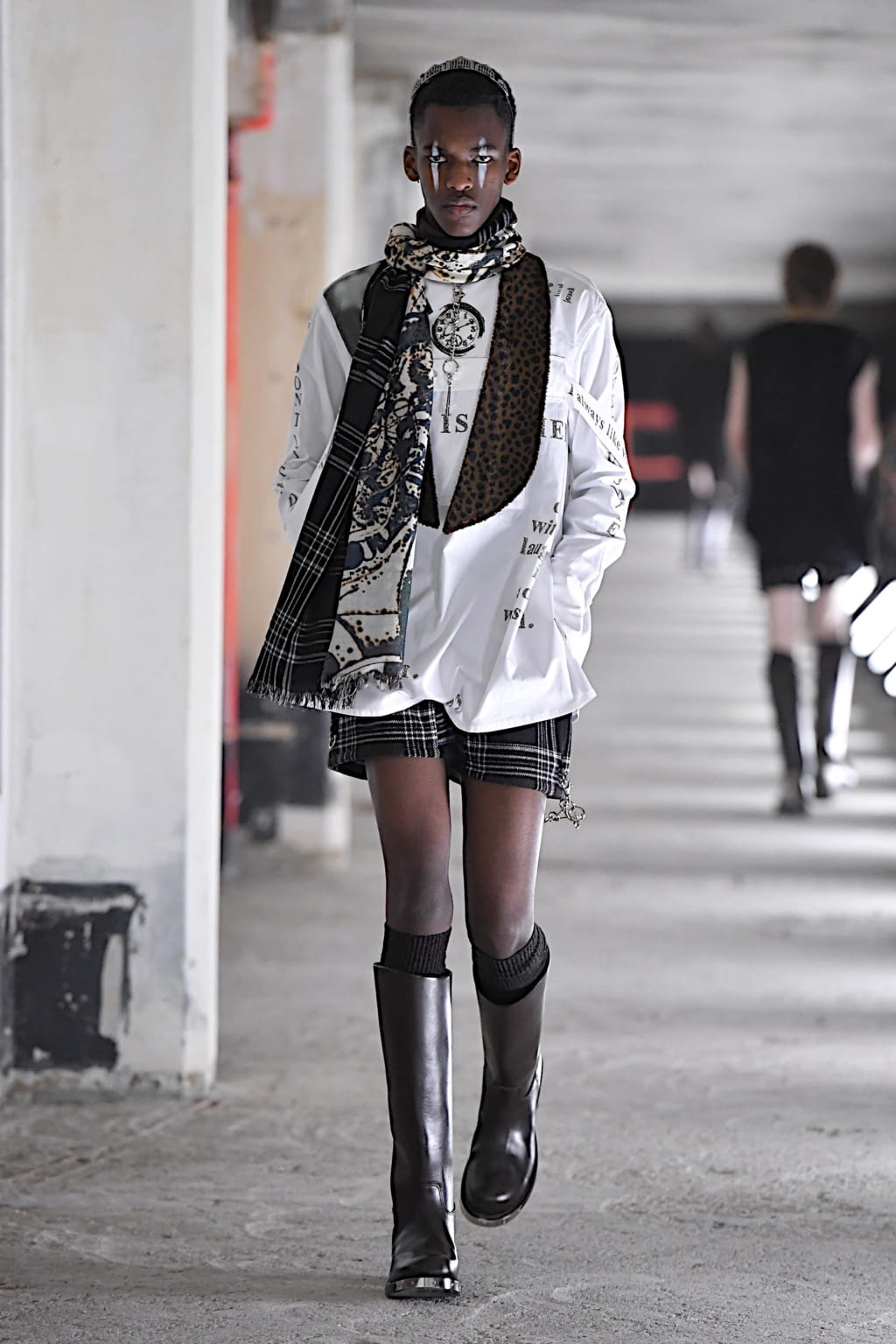 Fashion Week Paris Fall/Winter 2020 look 14 from the Takahiromiyashita The Soloist collection menswear