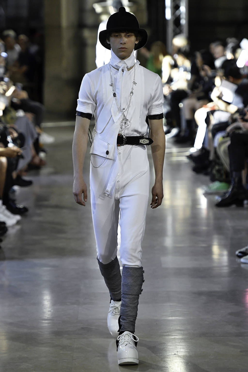 Fashion Week Paris Spring/Summer 2020 look 2 from the Takahiromiyashita The Soloist collection 男装