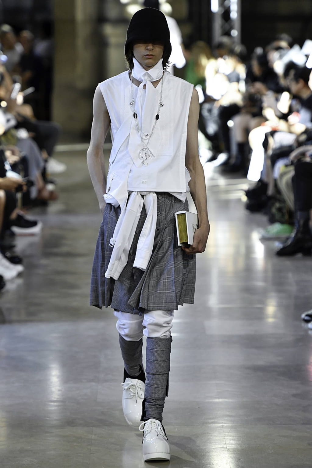 Fashion Week Paris Spring/Summer 2020 look 4 from the Takahiromiyashita The Soloist collection 男装