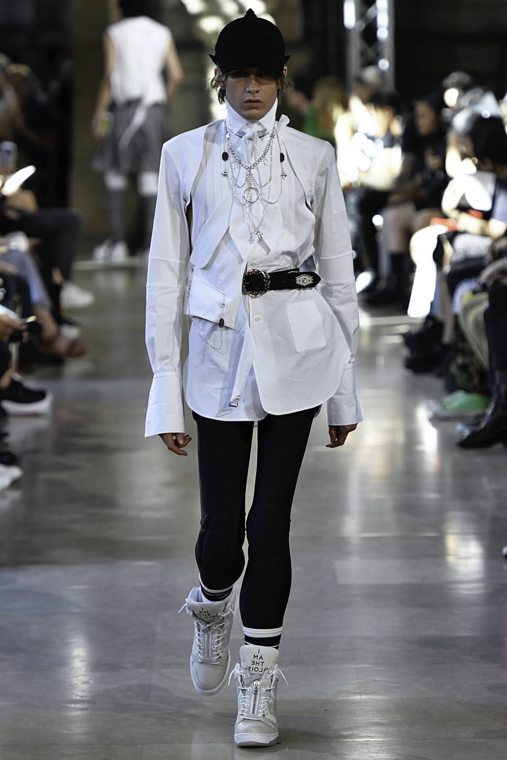 Fashion Week Paris Spring/Summer 2020 look 5 from the Takahiromiyashita The Soloist collection 男装