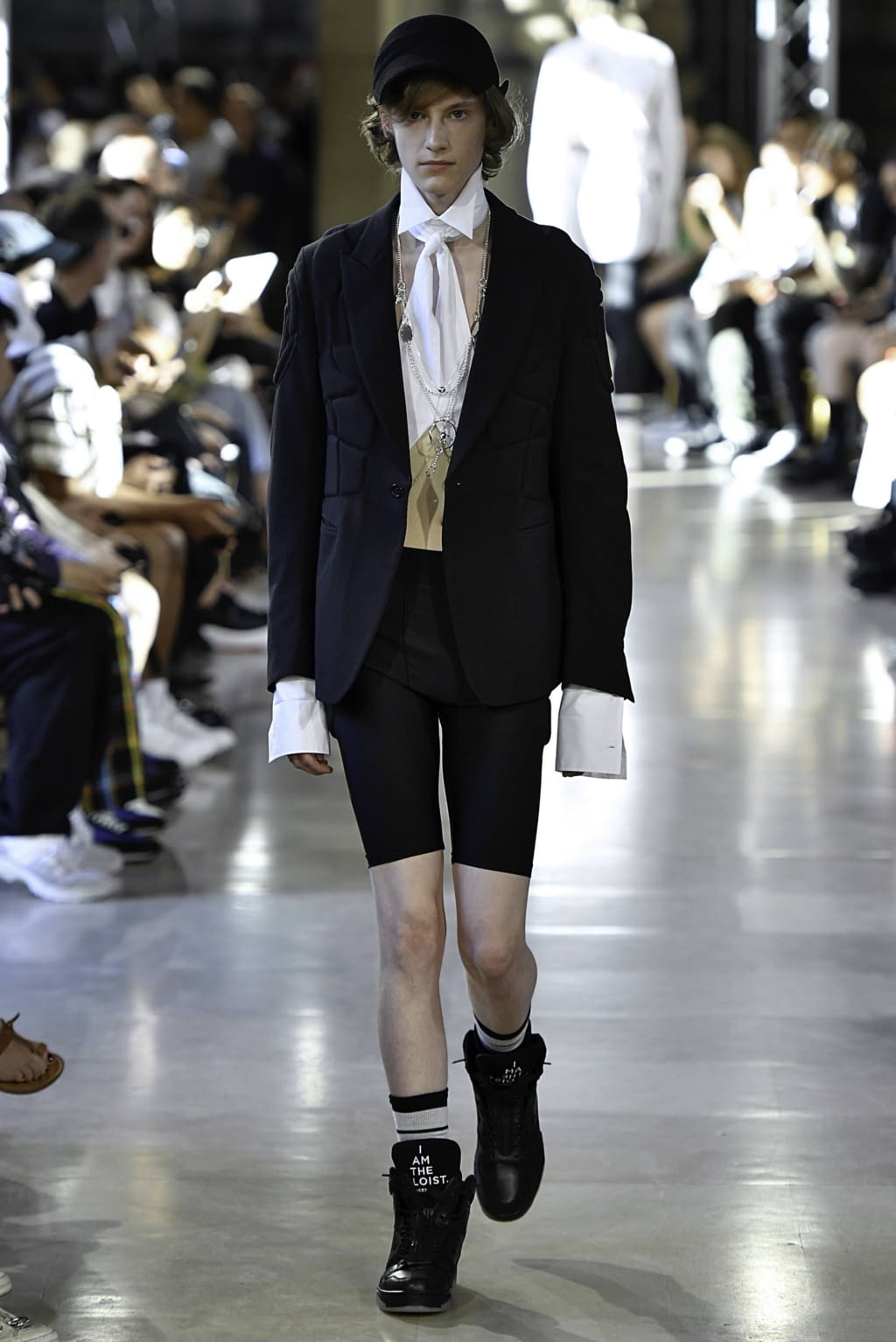 Fashion Week Paris Spring/Summer 2020 look 7 from the Takahiromiyashita The Soloist collection 男装