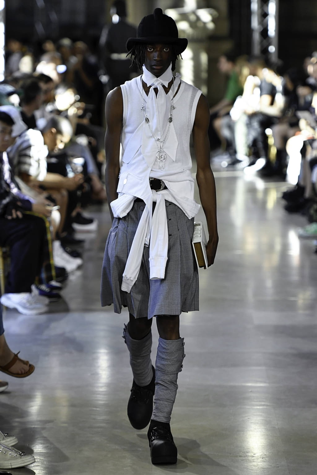 Fashion Week Paris Spring/Summer 2020 look 8 from the Takahiromiyashita The Soloist collection 男装
