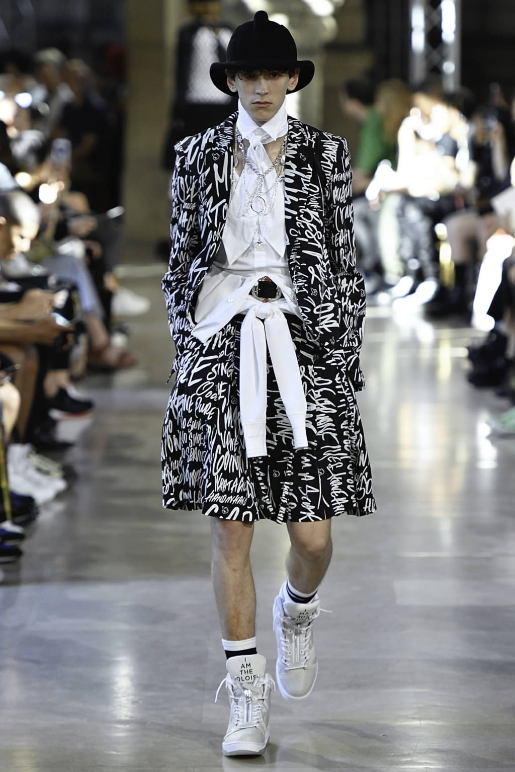 Fashion Week Paris Spring/Summer 2020 look 11 from the Takahiromiyashita The Soloist collection 男装