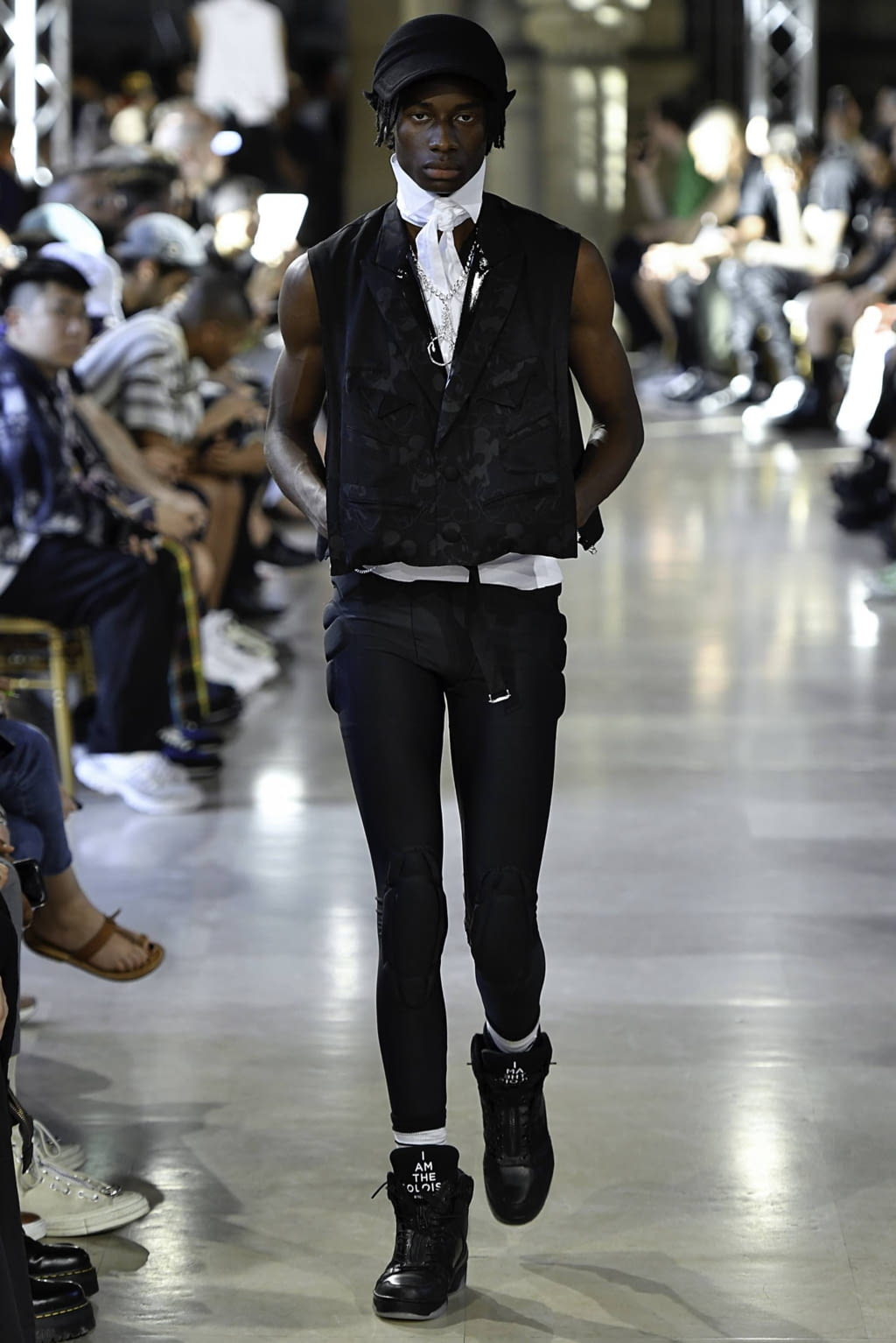 Fashion Week Paris Spring/Summer 2020 look 21 from the Takahiromiyashita The Soloist collection 男装