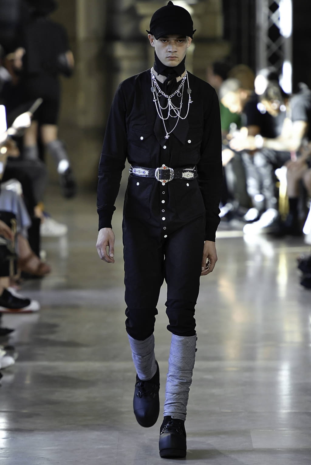 Fashion Week Paris Spring/Summer 2020 look 30 from the Takahiromiyashita The Soloist collection 男装