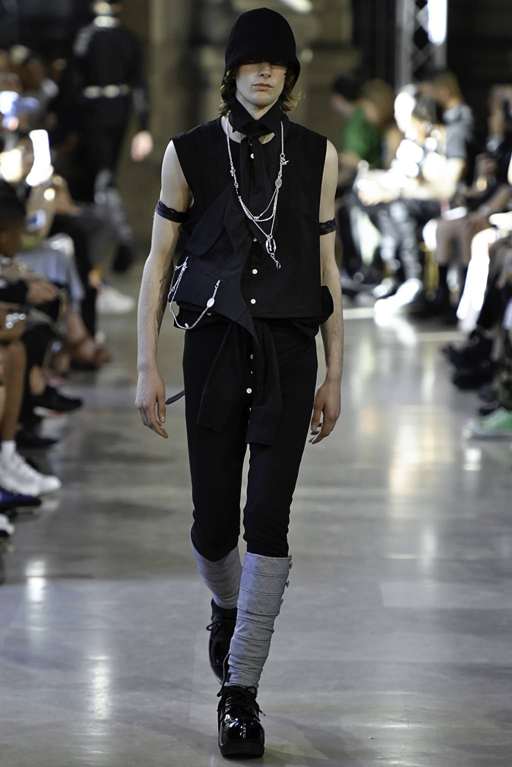 Fashion Week Paris Spring/Summer 2020 look 31 from the Takahiromiyashita The Soloist collection 男装