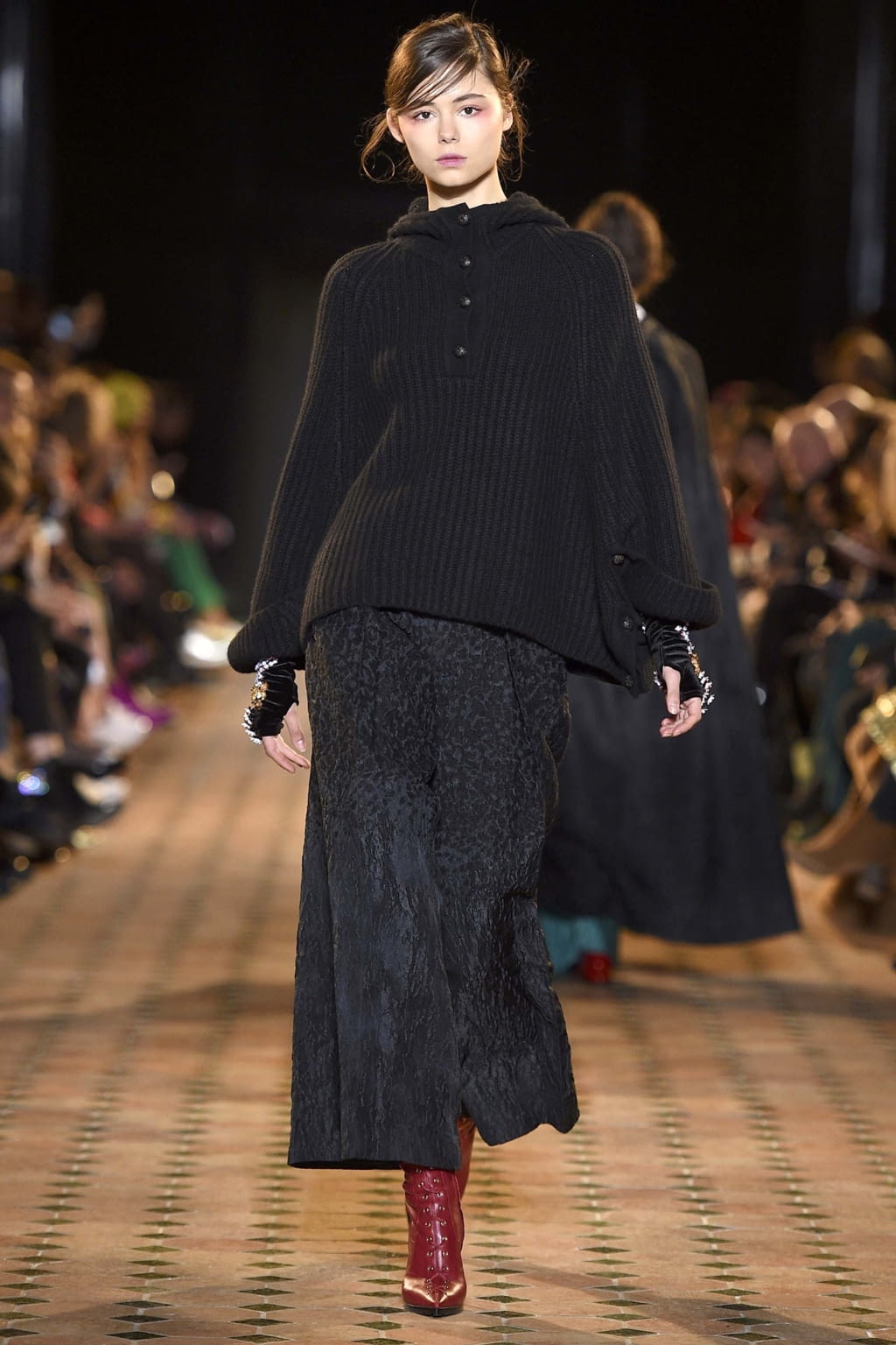 Fashion Week Paris Fall/Winter 2018 look 24 from the Talbot Runhof collection womenswear