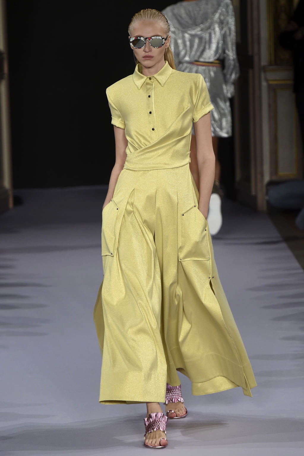 Fashion Week Paris Spring/Summer 2019 look 21 from the Talbot Runhof collection womenswear