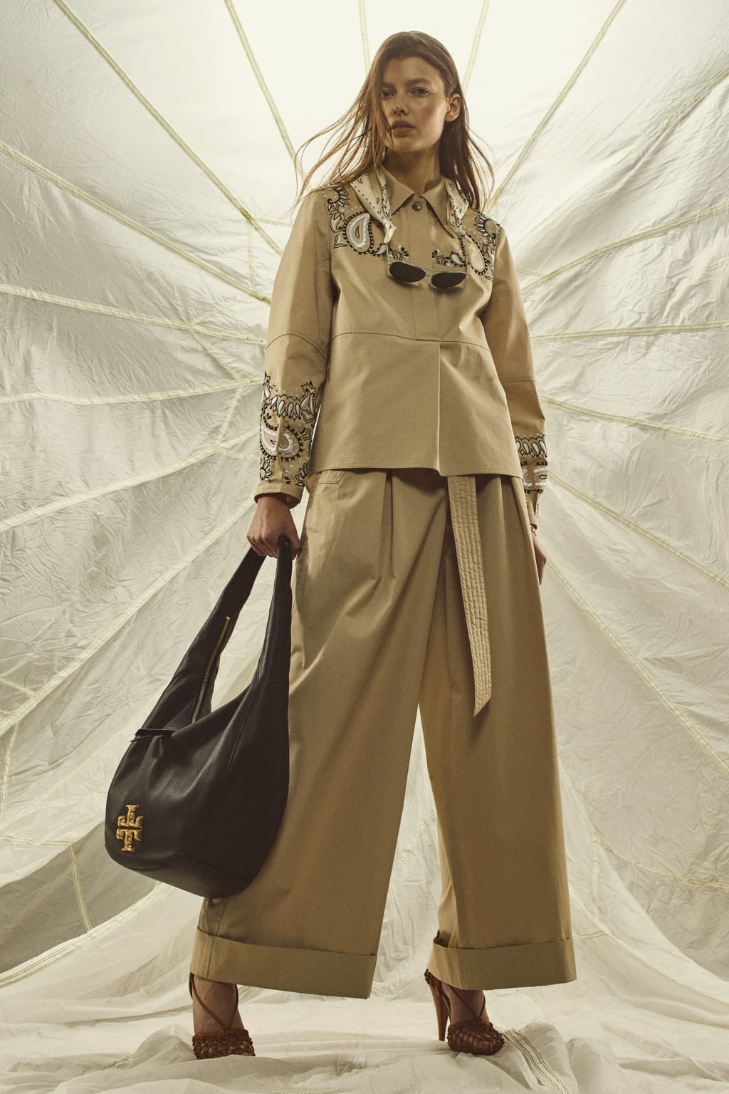 Fashion Week New York Pre-Fall 2020 look 18 from the Tory Burch collection 女装