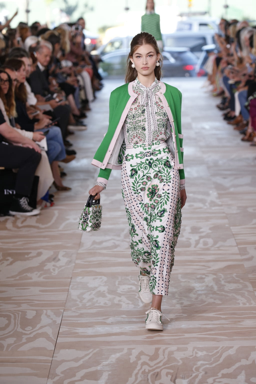 Fashion Week New York Spring/Summer 2017 look 1 from the Tory Burch collection womenswear
