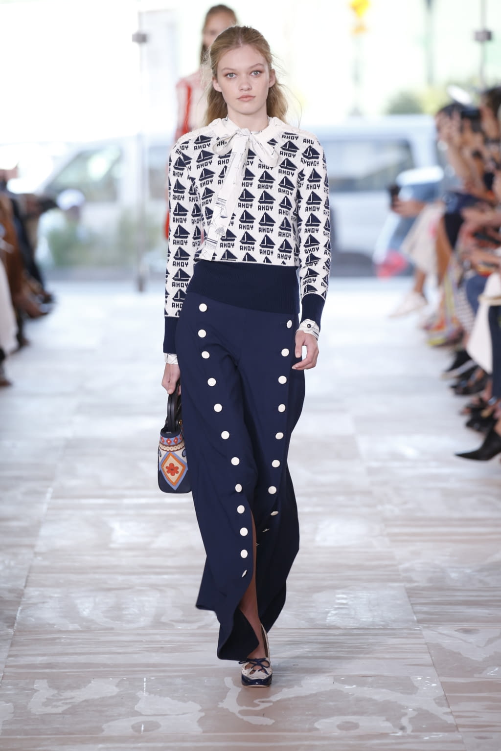 Fashion Week New York Spring/Summer 2017 look 16 from the Tory Burch collection 女装