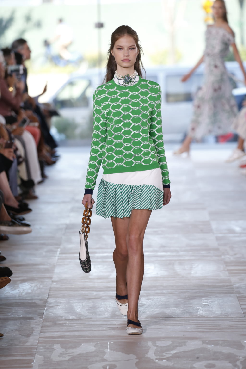 Fashion Week New York Spring/Summer 2017 look 2 from the Tory Burch collection womenswear
