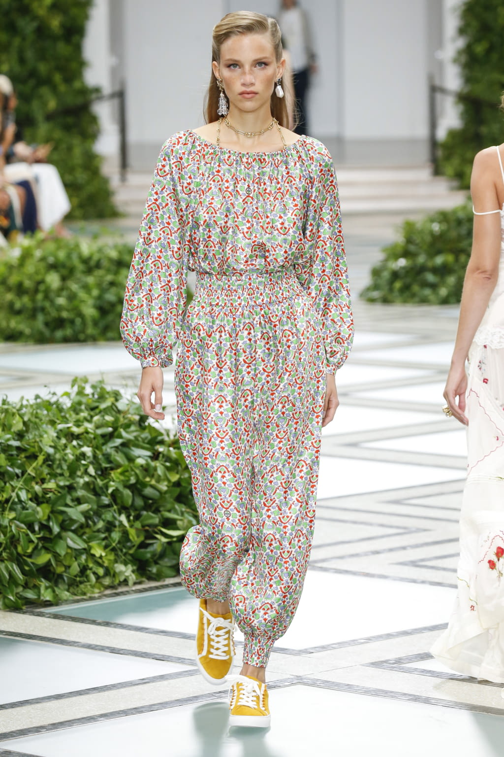 Fashion Week New York Spring/Summer 2020 look 2 from the Tory Burch collection 女装