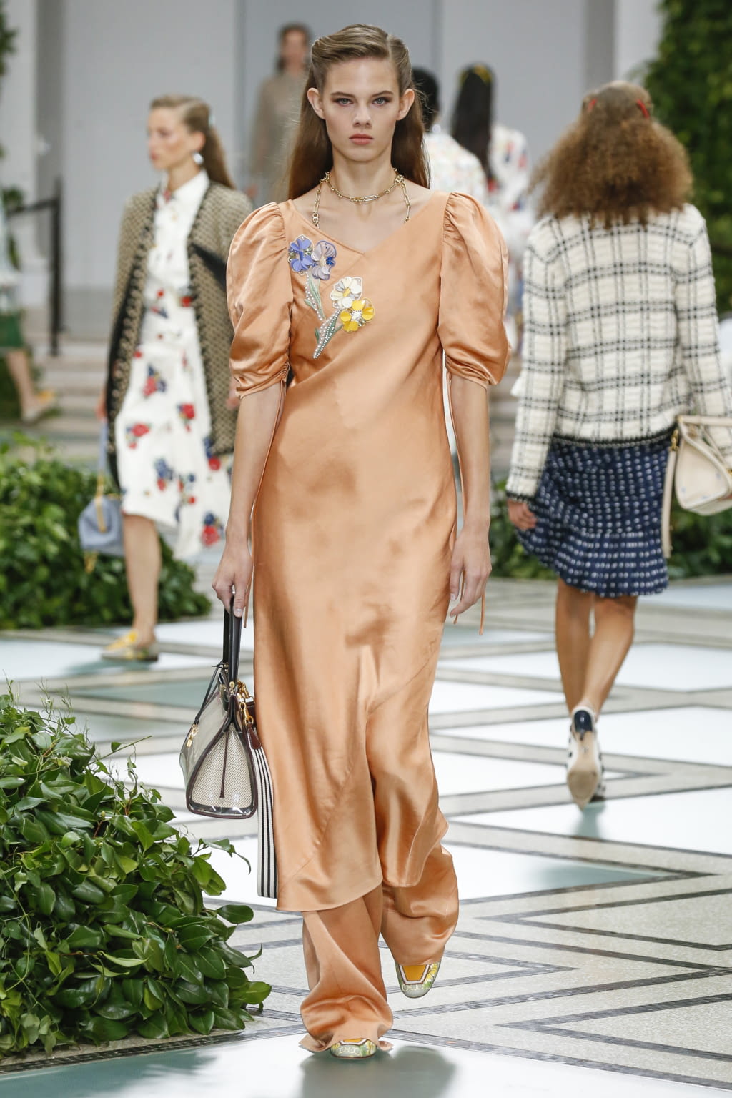 Fashion Week New York Spring/Summer 2020 look 28 from the Tory Burch collection 女装