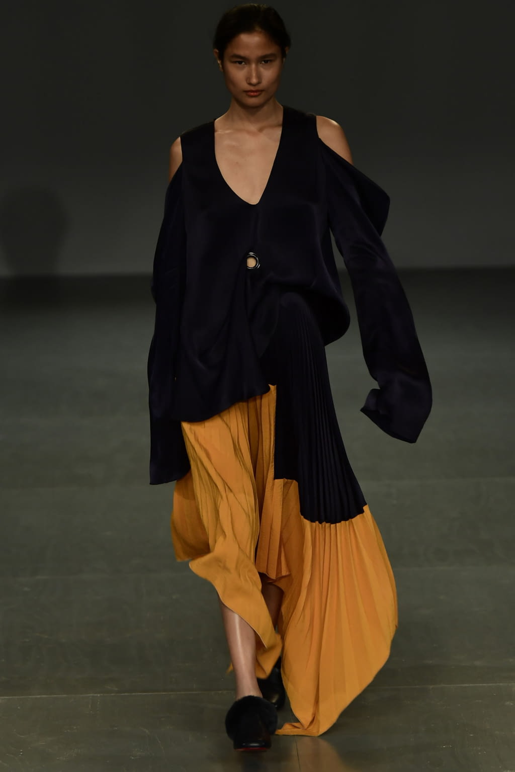 Fashion Week London Spring/Summer 2018 look 3 from the Teatum Jones collection womenswear