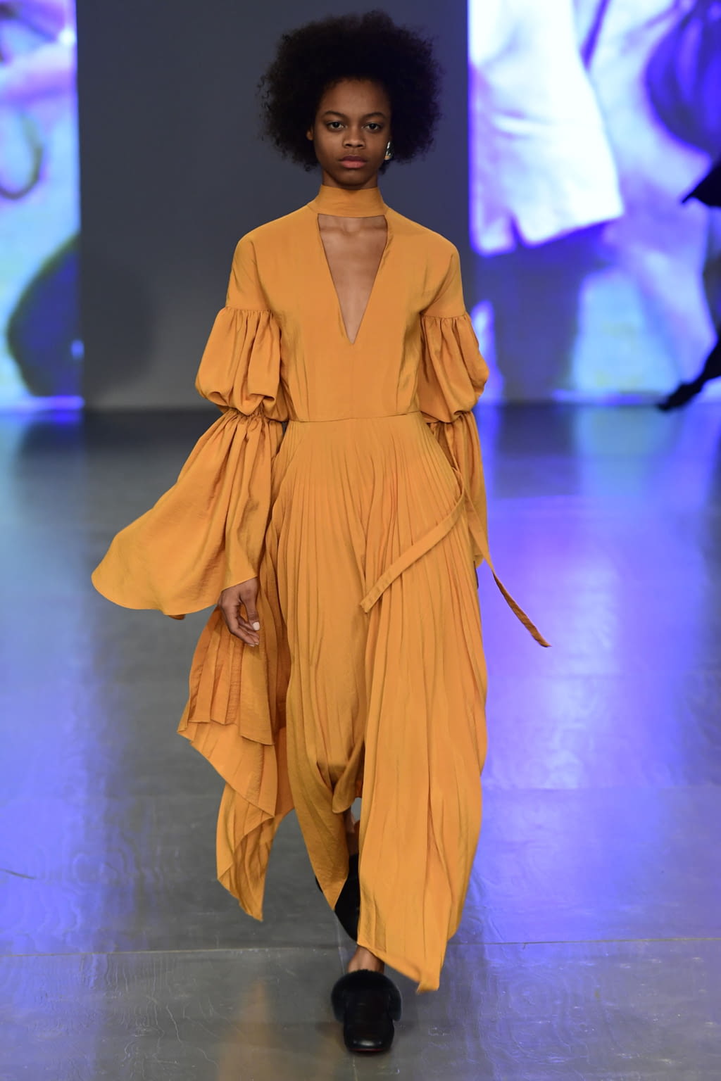 Fashion Week London Spring/Summer 2018 look 4 from the Teatum Jones collection 女装