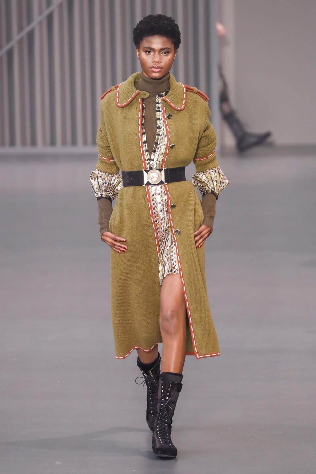 Fashion Week London Fall/Winter 2018 look 6 from the Temperley London collection womenswear
