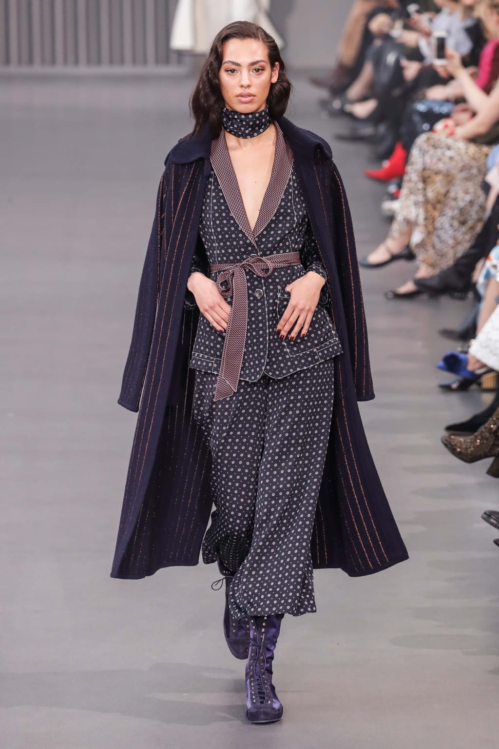 Fashion Week London Fall/Winter 2018 look 10 from the Temperley London collection 女装