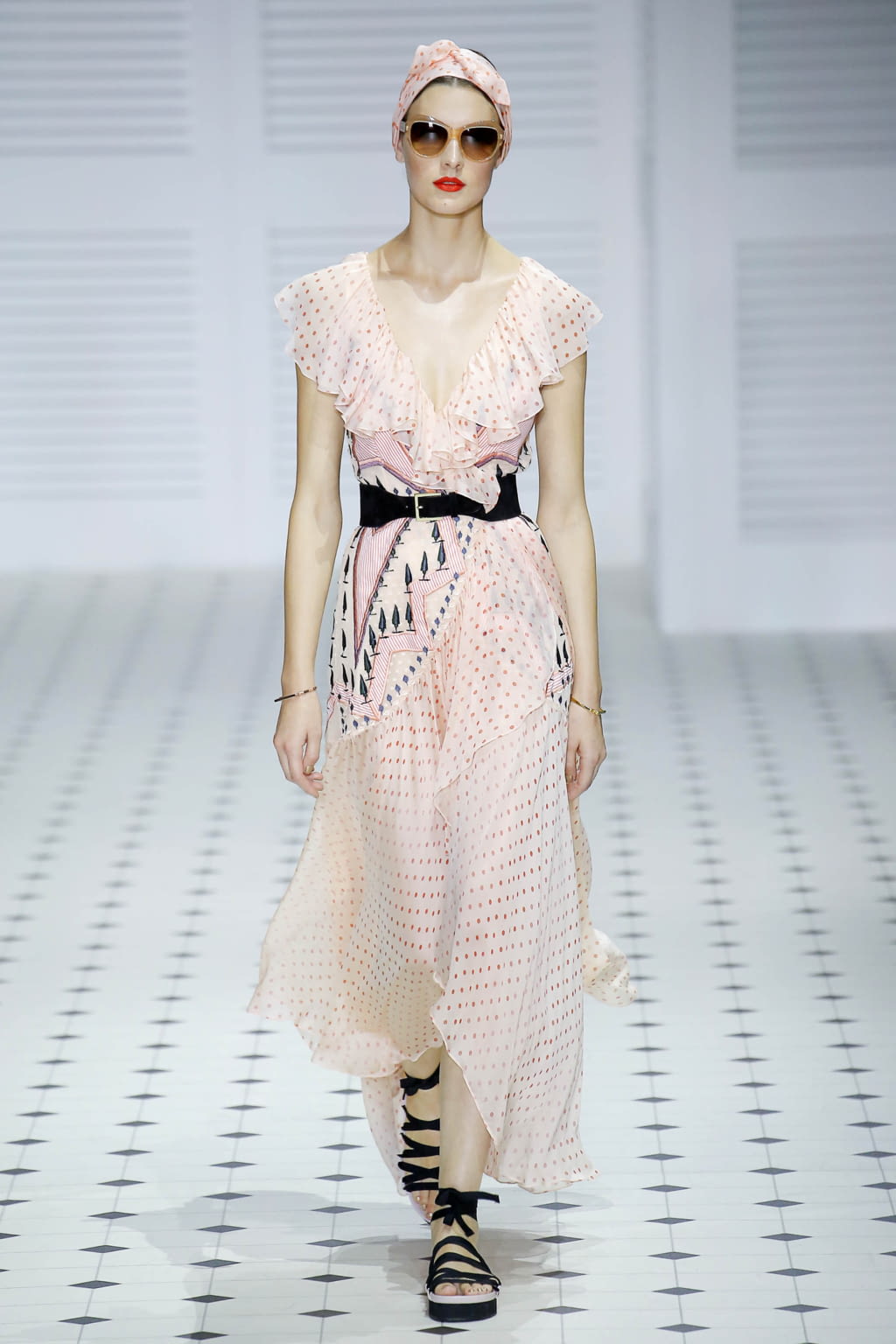 Fashion Week London Spring/Summer 2018 look 14 from the Temperley London collection womenswear