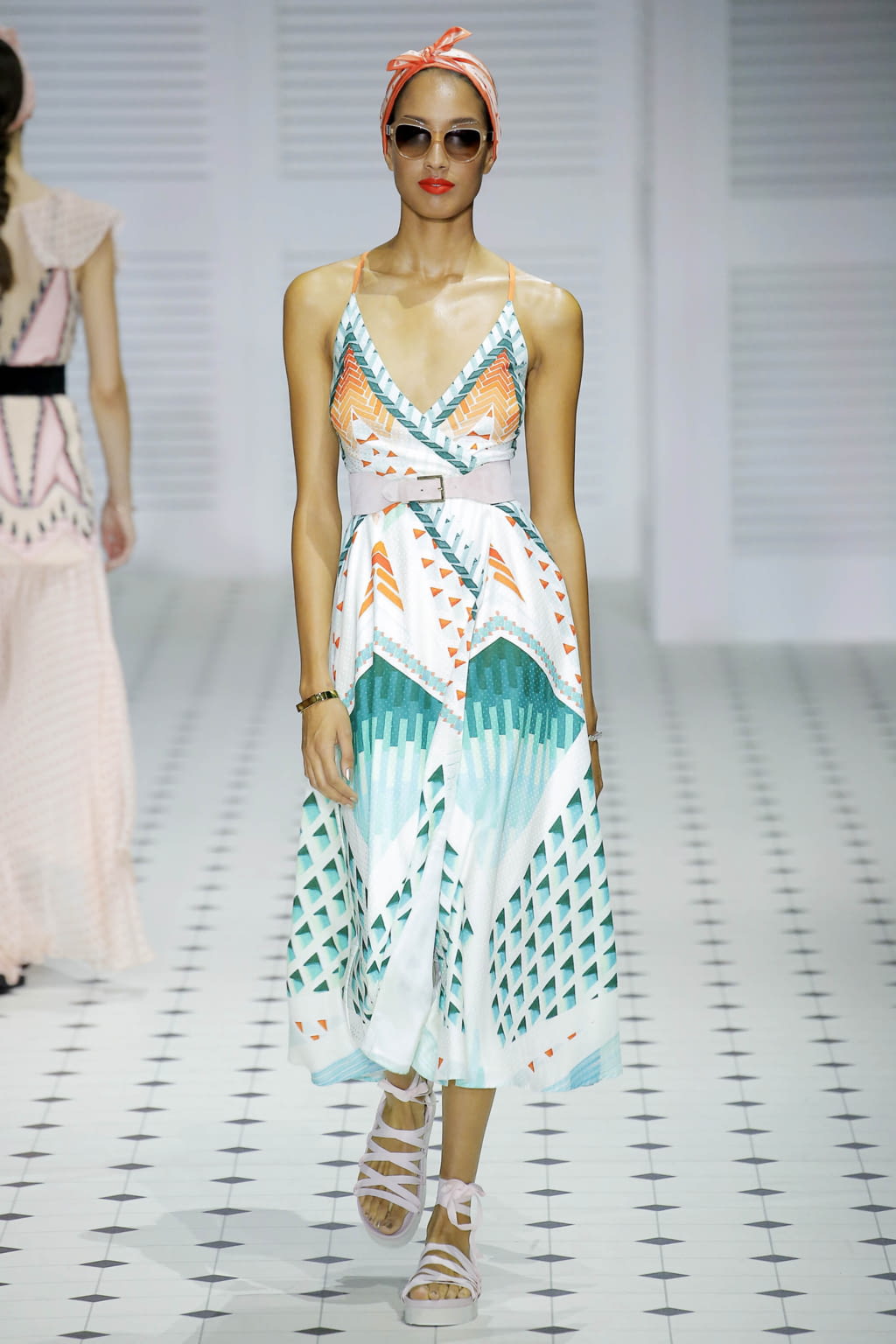Fashion Week London Spring/Summer 2018 look 15 from the Temperley London collection 女装