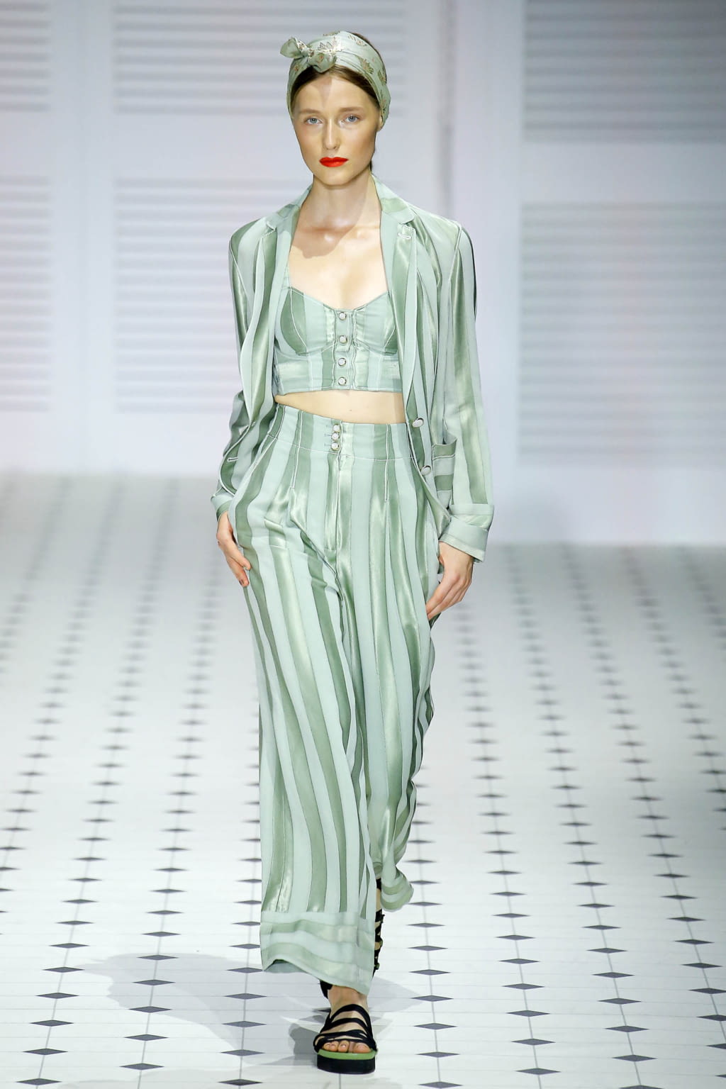 Fashion Week London Spring/Summer 2018 look 16 from the Temperley London collection womenswear