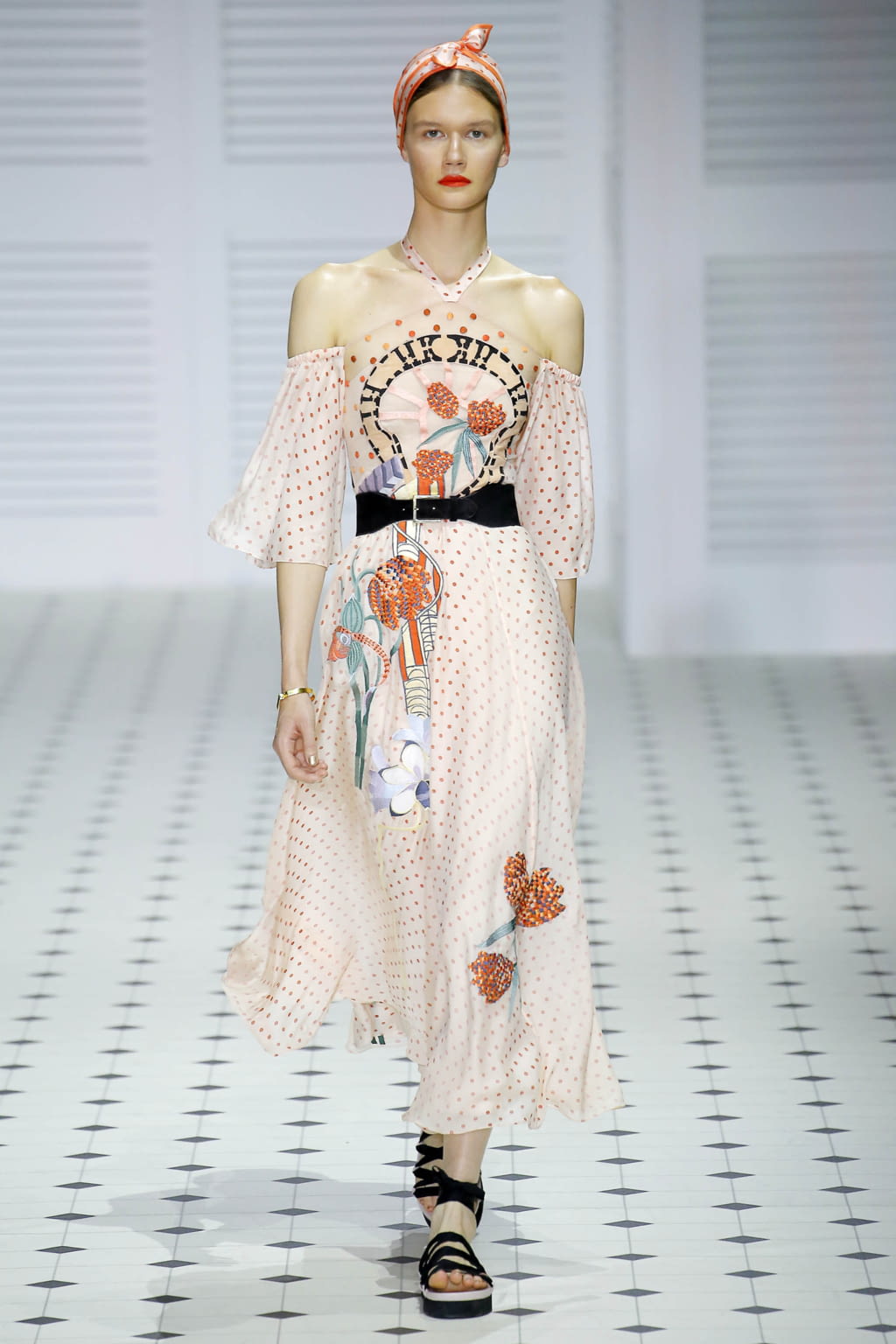 Fashion Week London Spring/Summer 2018 look 17 from the Temperley London collection 女装