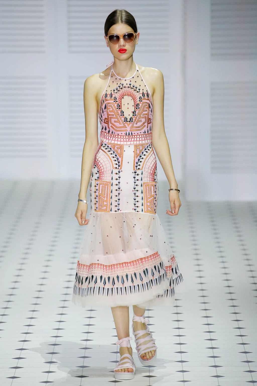 Fashion Week London Spring/Summer 2018 look 22 from the Temperley London collection womenswear