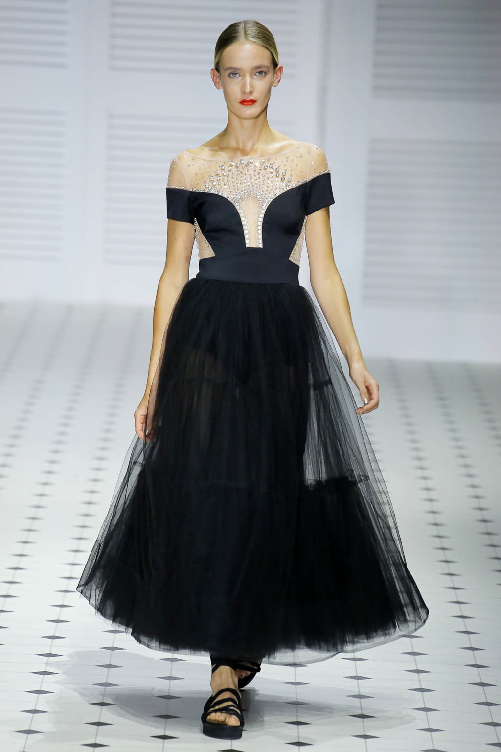 Fashion Week London Spring/Summer 2018 look 33 from the Temperley London collection womenswear