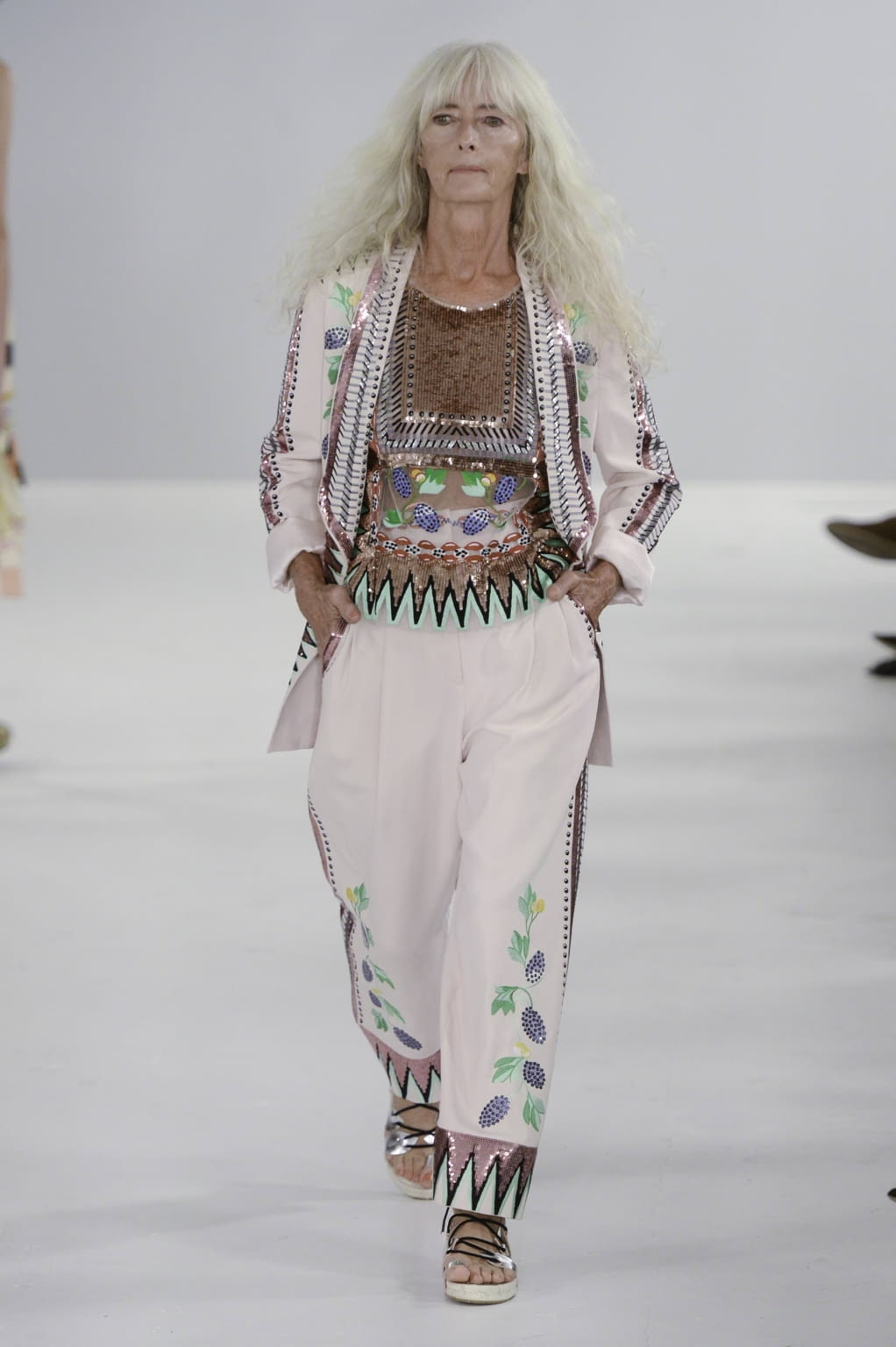 Fashion Week London Spring/Summer 2019 look 4 from the Temperley London collection 女装