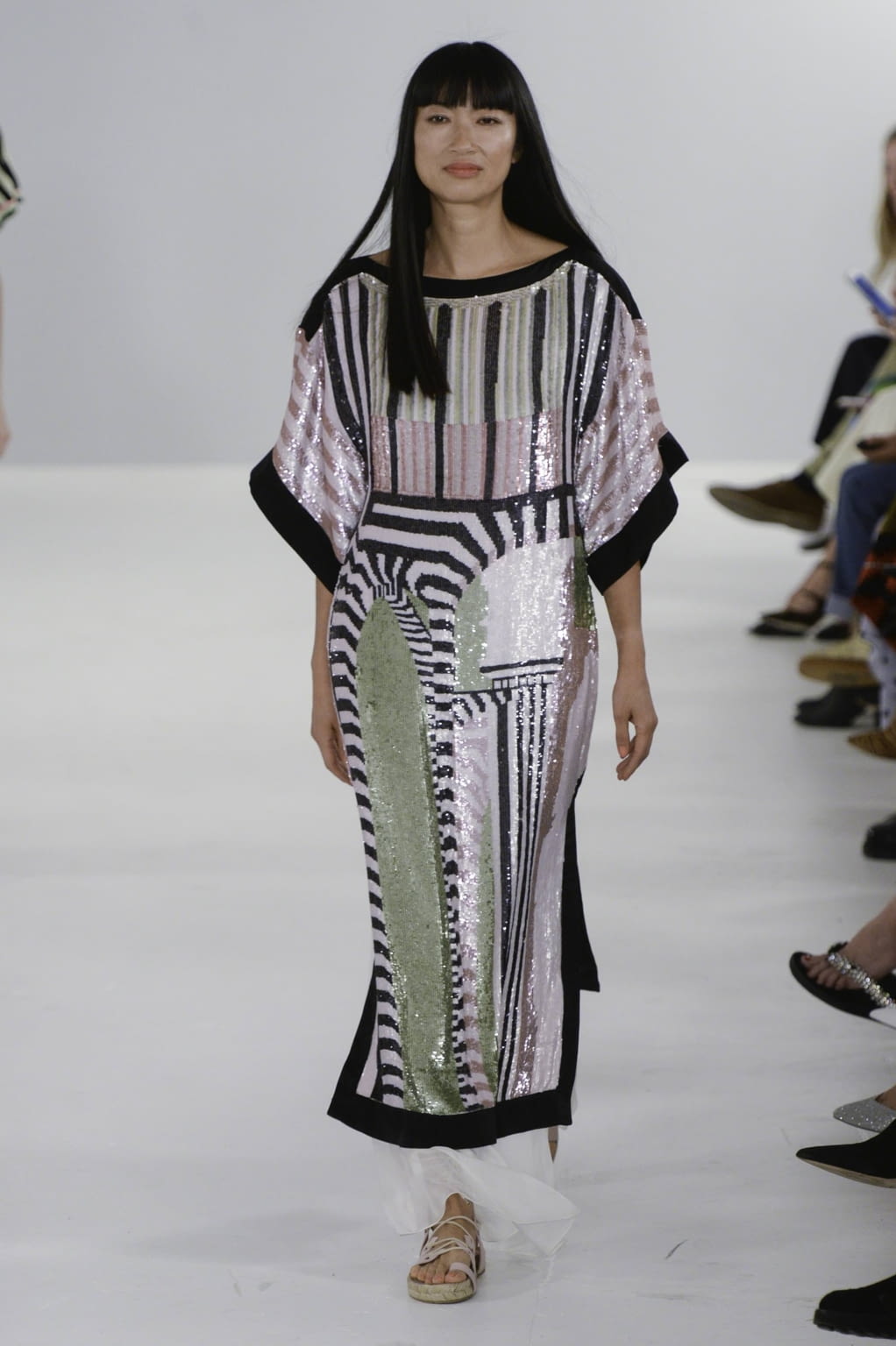 Fashion Week London Spring/Summer 2019 look 6 from the Temperley London collection womenswear