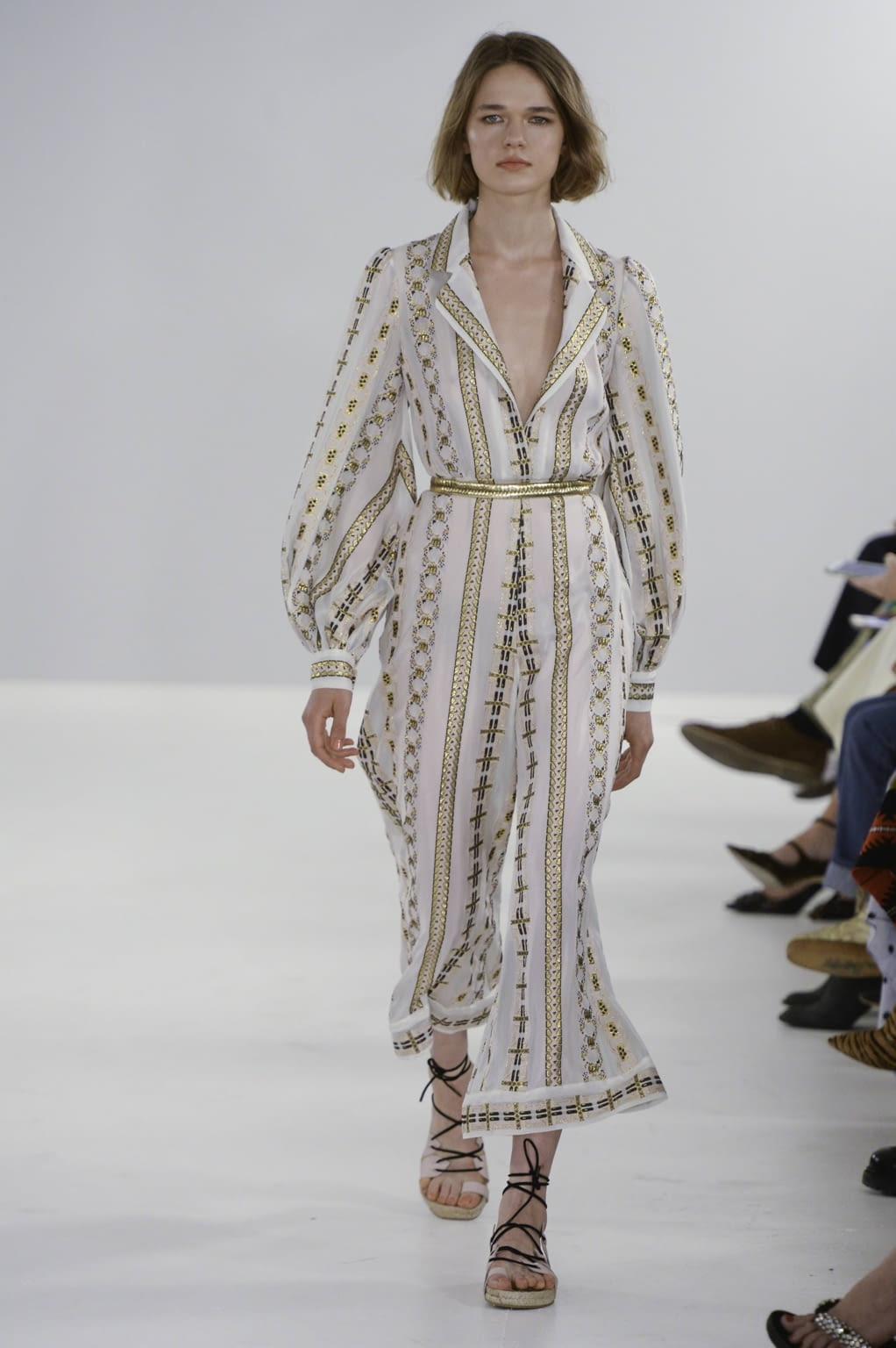 Fashion Week London Spring/Summer 2019 look 7 from the Temperley London collection womenswear