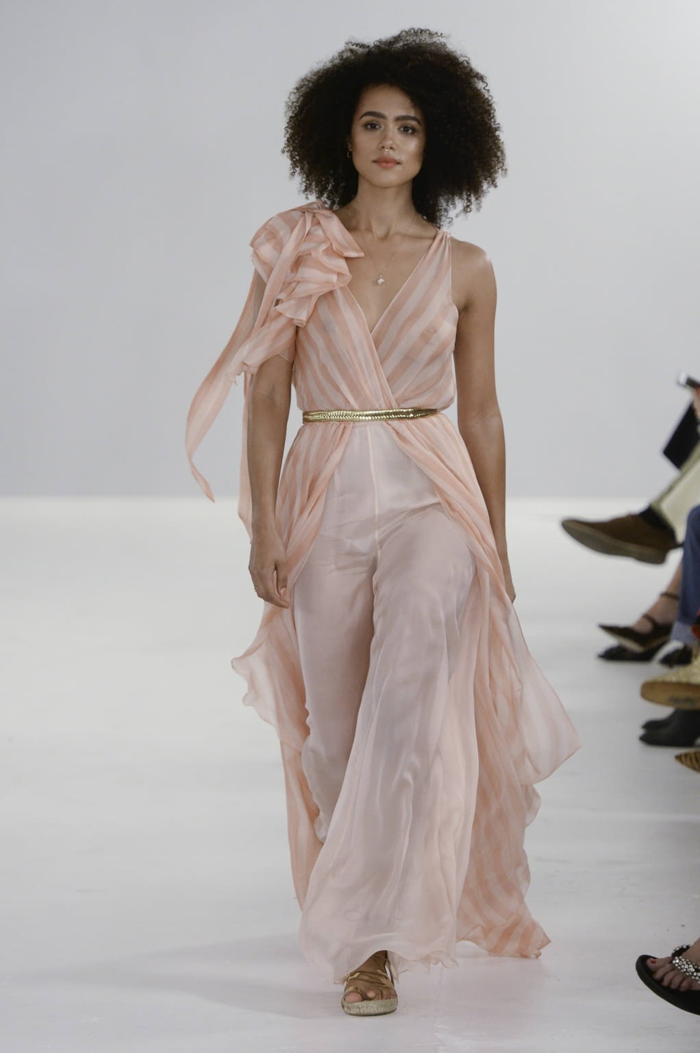 Fashion Week London Spring/Summer 2019 look 11 from the Temperley London collection 女装