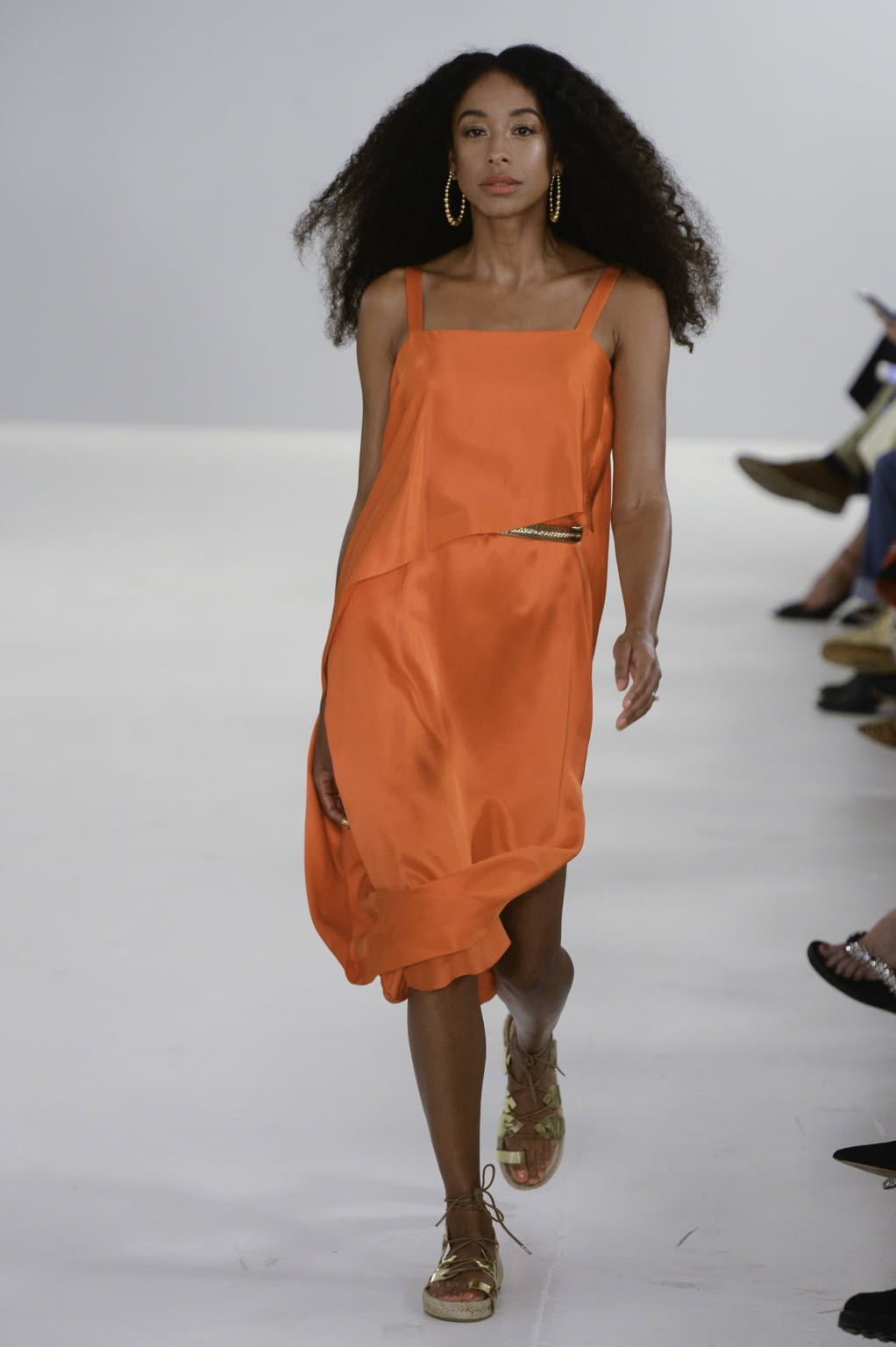 Fashion Week London Spring/Summer 2019 look 13 from the Temperley London collection womenswear