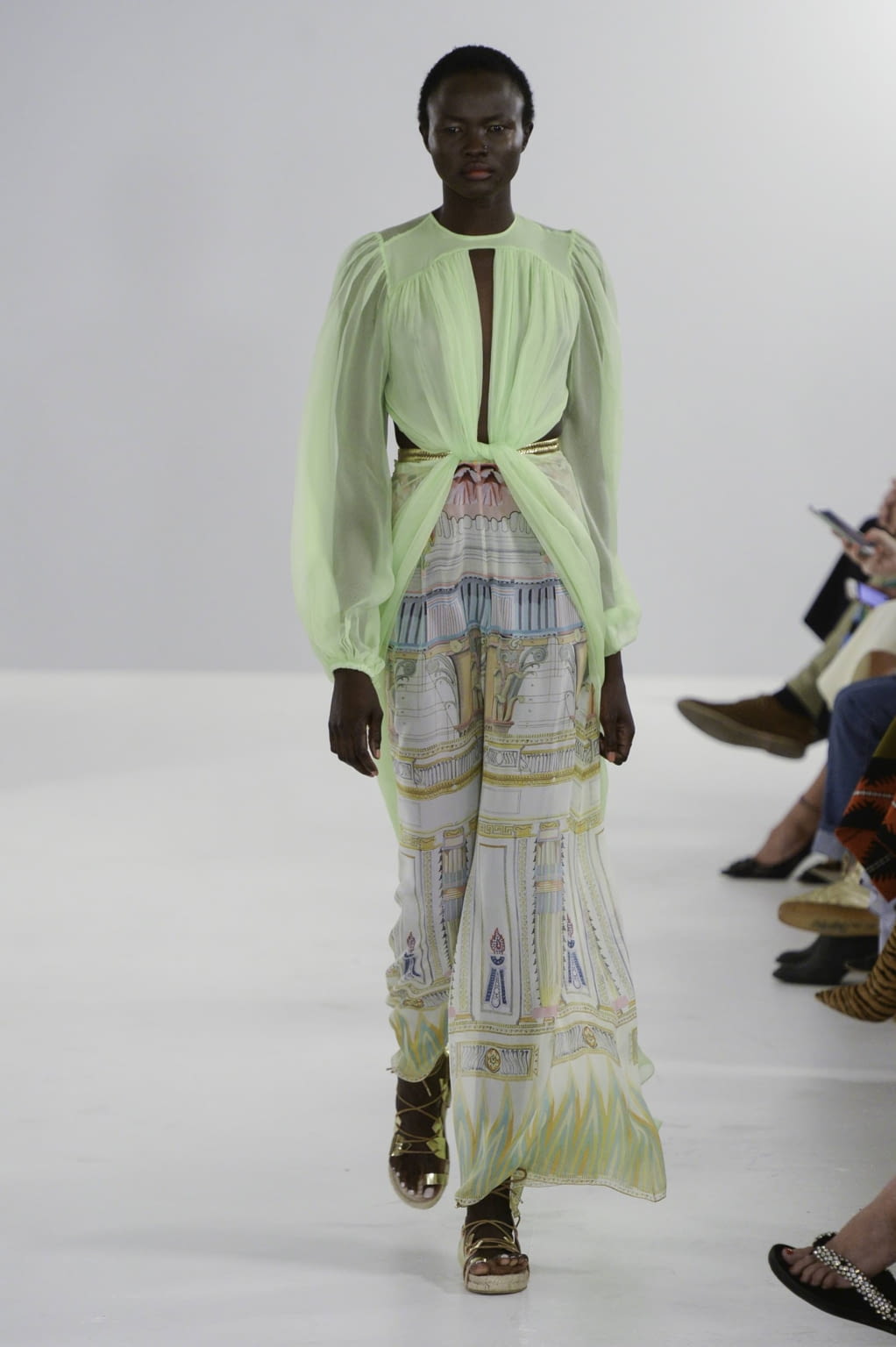 Fashion Week London Spring/Summer 2019 look 15 from the Temperley London collection womenswear