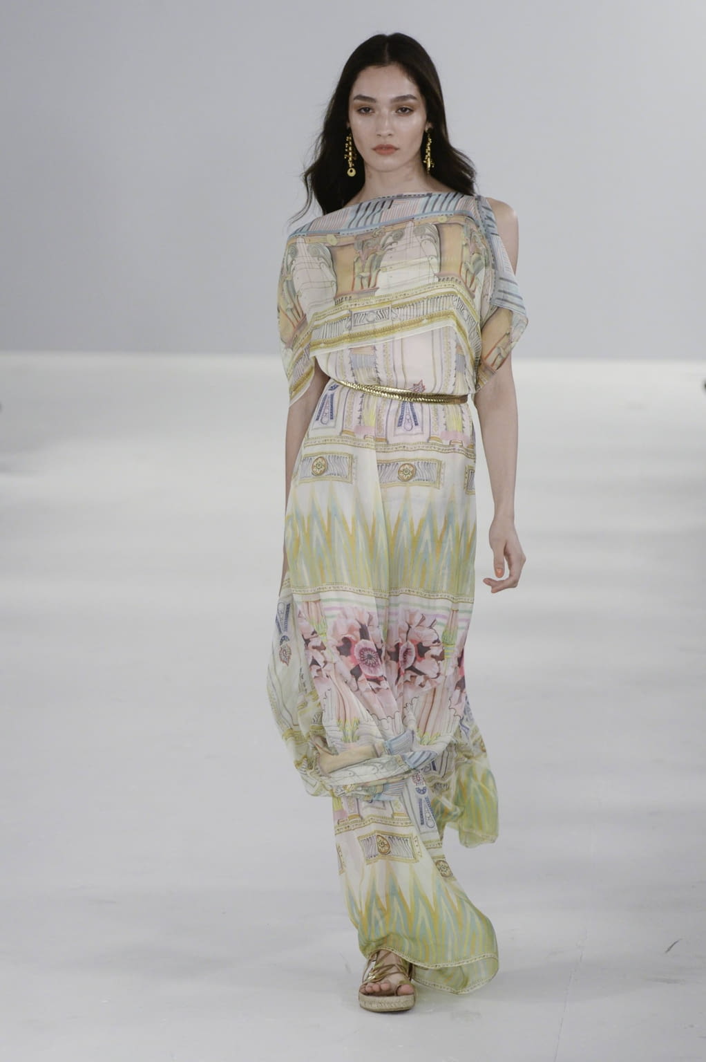 Fashion Week London Spring/Summer 2019 look 16 from the Temperley London collection womenswear