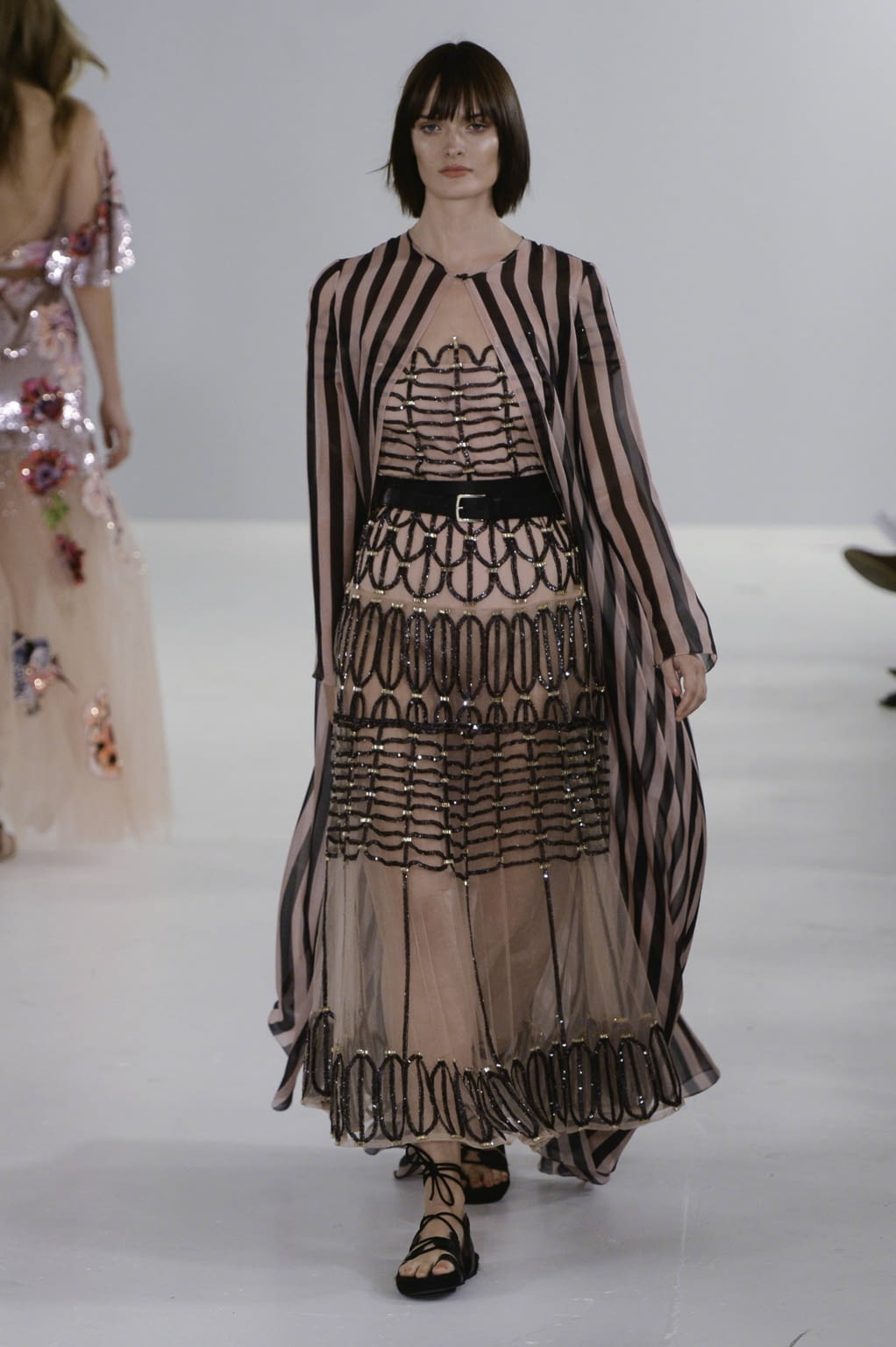 Fashion Week London Spring/Summer 2019 look 27 from the Temperley London collection 女装