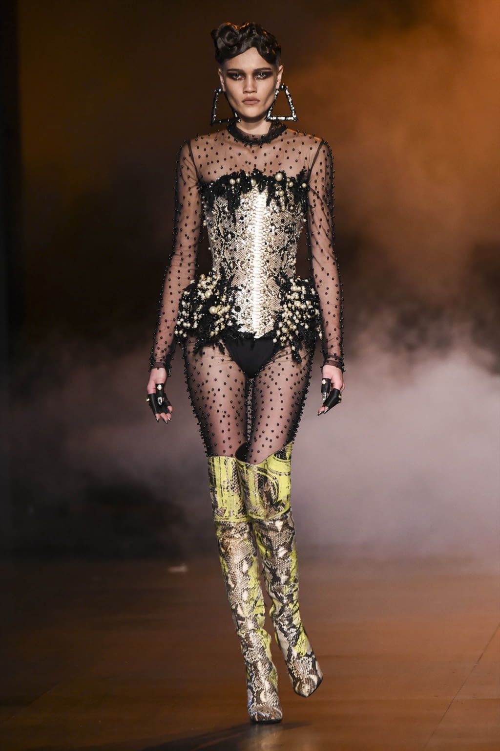 Fashion Week New York Fall/Winter 2017 look 6 from the The Blonds collection womenswear