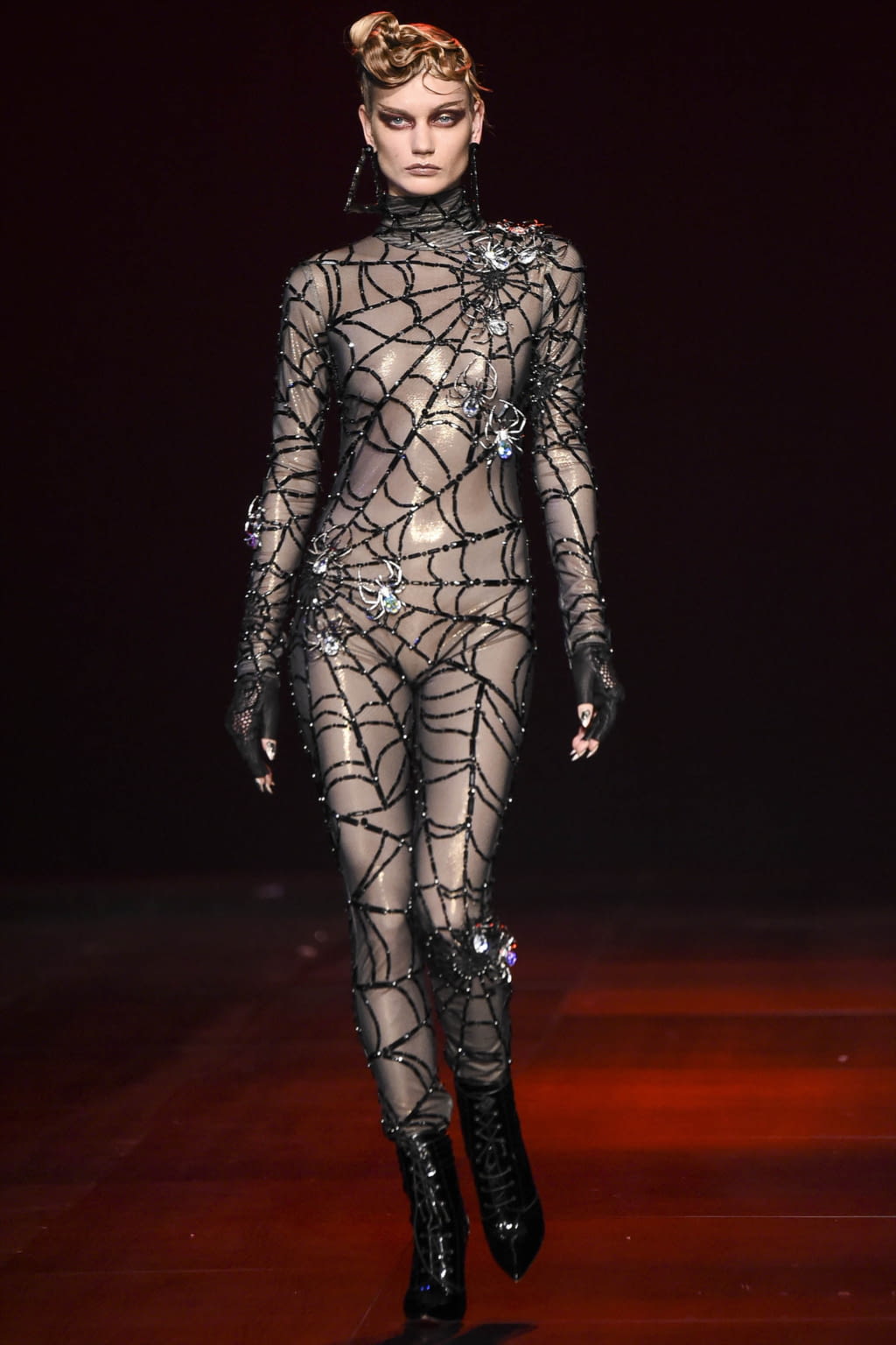 Fashion Week New York Fall/Winter 2017 look 16 from the The Blonds collection womenswear