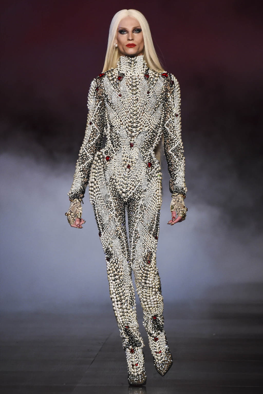 Fashion Week New York Fall/Winter 2017 look 22 from the The Blonds collection womenswear